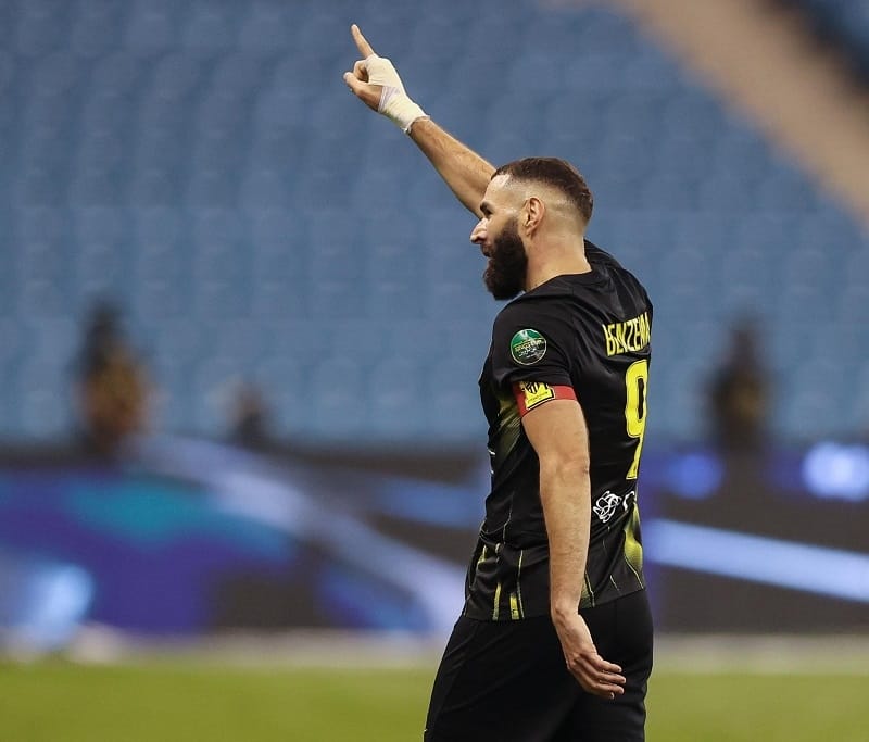 Karim Benzema ghi bàn và góp công giúp Al Ittihad đi tiếp.