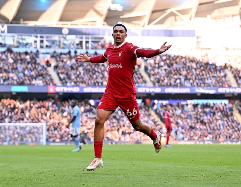 Trent Alexander-Arnold tỏa sáng với một pha dứt điểm chéo góc.