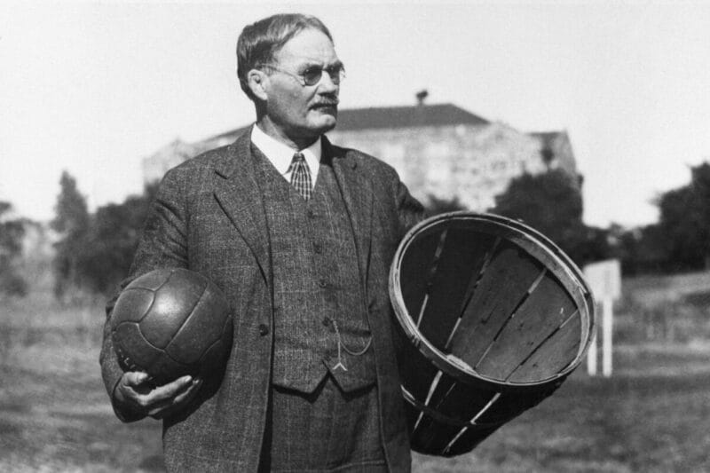 Chân dung ông James Naismith, quả bóng và rổ từ thuở sơ khai