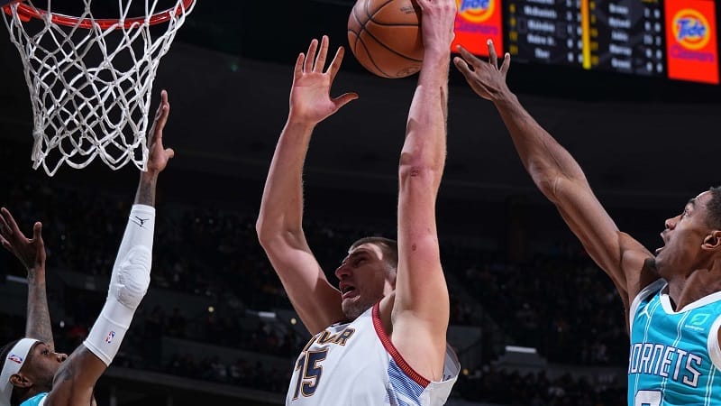 Ngoài ra, Jokic cũng ghi 29,8 điểm/trận