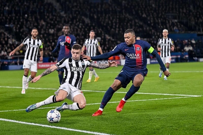 Mbappe bị hàng thủ Newcastle theo kèm rất chặt.