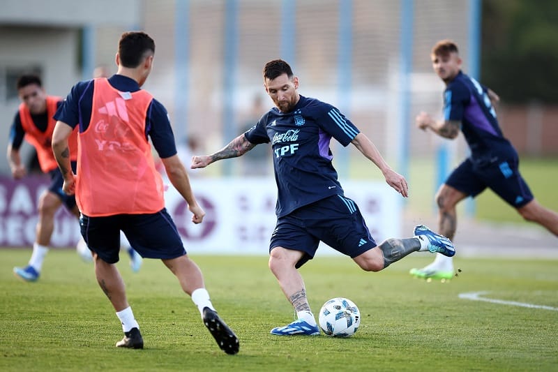 Messi tập luyện