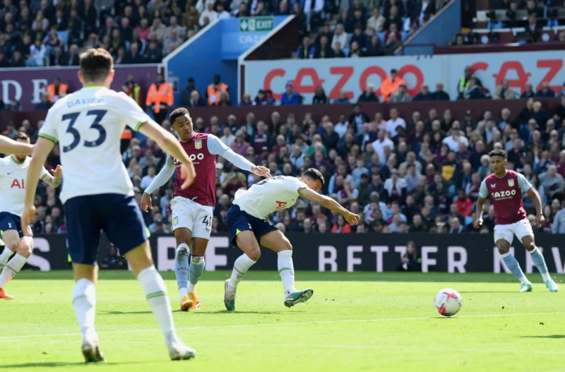 Aston Villa toàn thắng trước Spurs mùa trước.