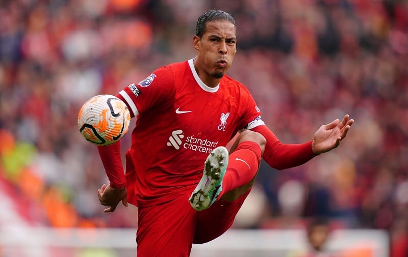 Van Dijk trở lại là hòn đá tảng