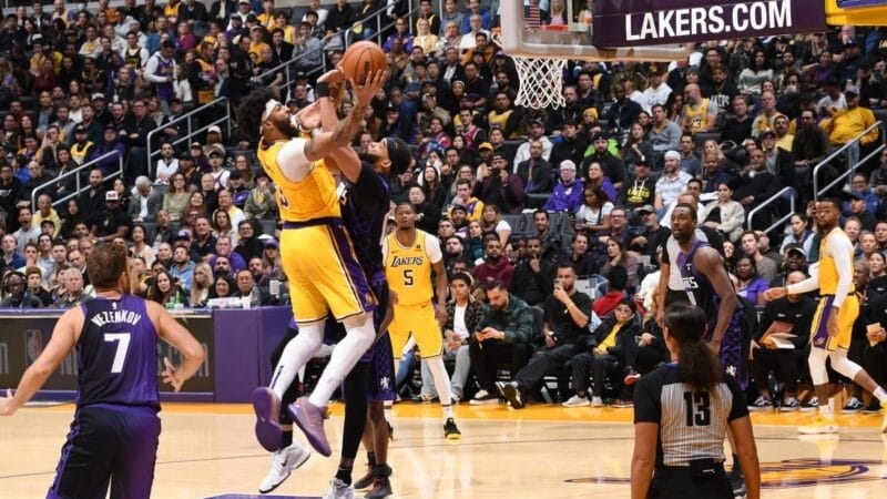 Chơi cực tệ, sao Lakers quyết không đổ lỗi cho chấn thương