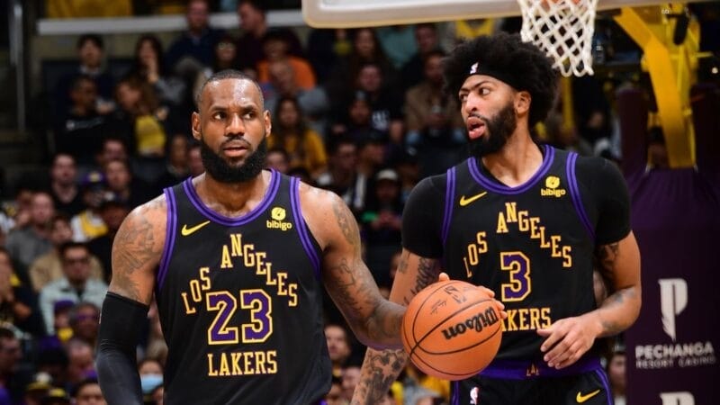 Lakers không cần James và Davis vẫn có thể thắng