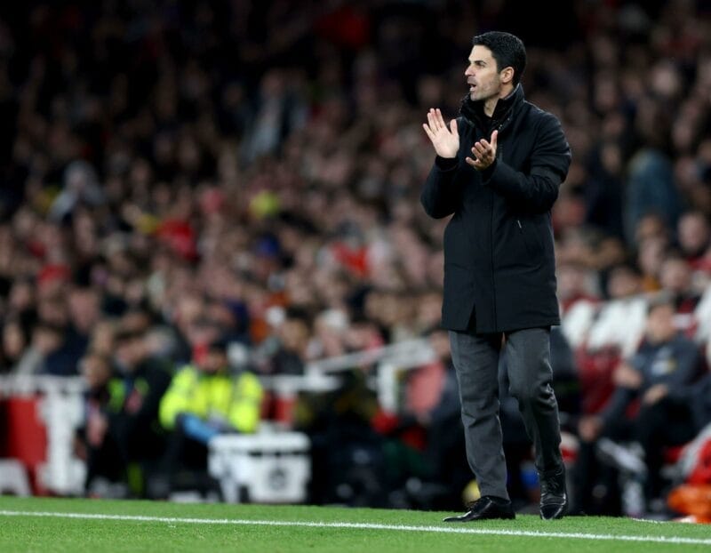 HLV Mikel Arteta tỏ ra hài lòng với các trọng tài và VAR trong trận đấu với Burnley.