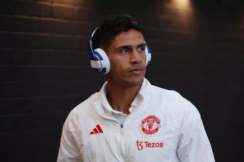 Bayern quan tâm Varane.