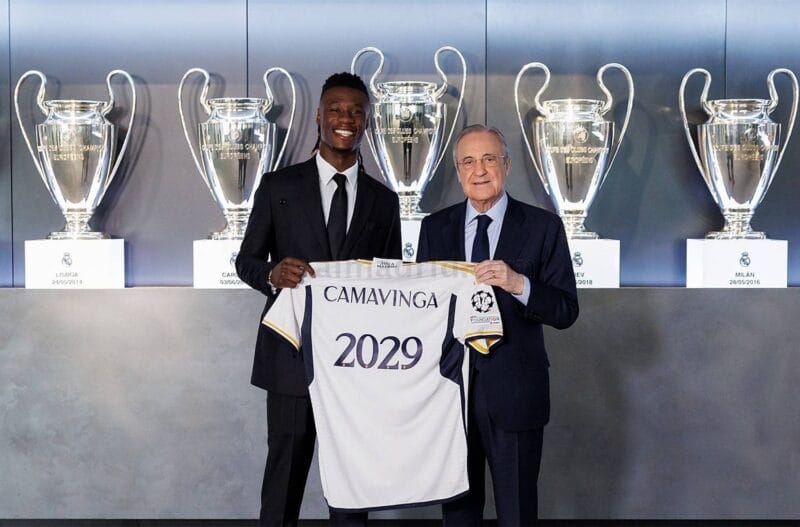 CHÍNH THỨC: Eduardo Camavinga cam kết tương lai với Real Madrid