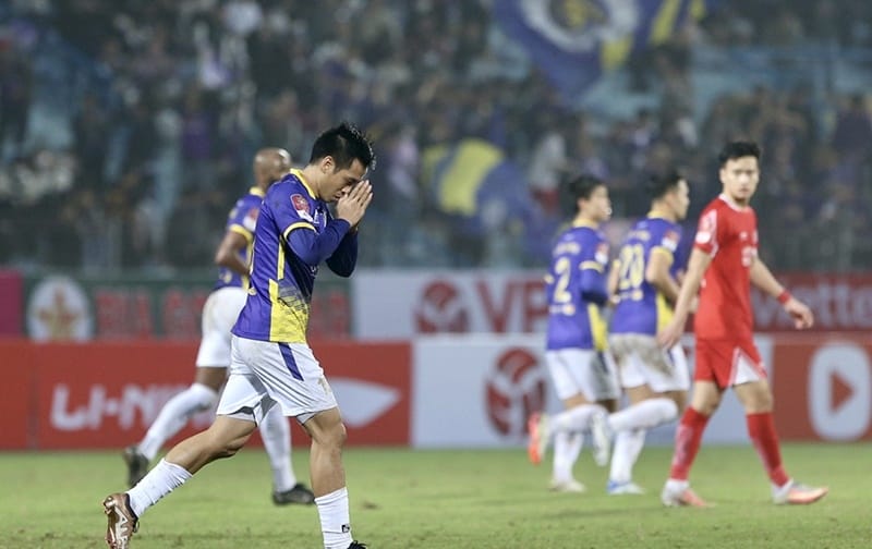 Bận đá AFC Champions League, cầu thủ Hà Nội hội quân ĐTQG muộn