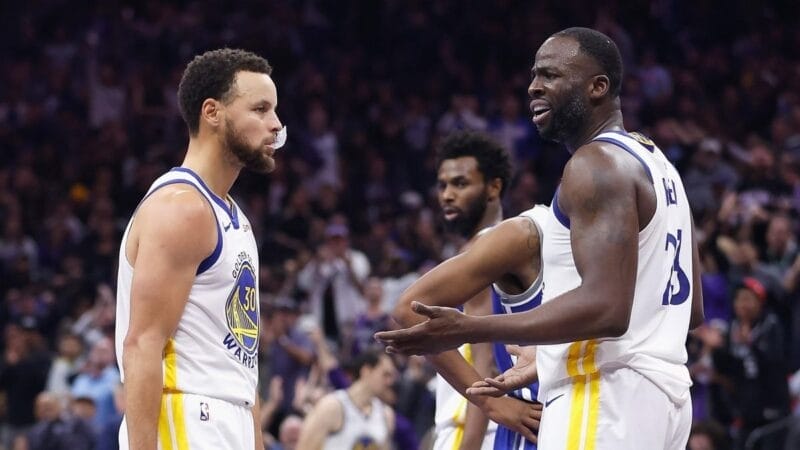 Curry nhắn nhủ Draymond Green trong ngày Warriors nhận trái đắng