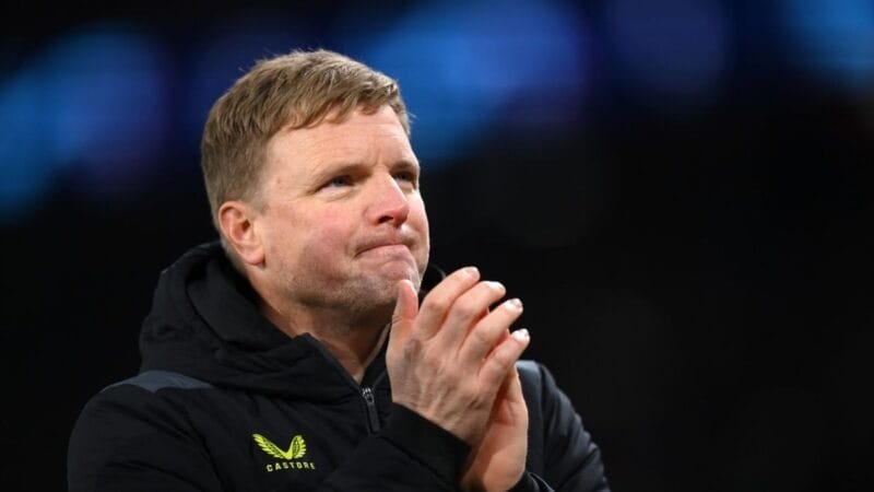 Eddie Howe không thể hài lòng với quyết định thổi phạt