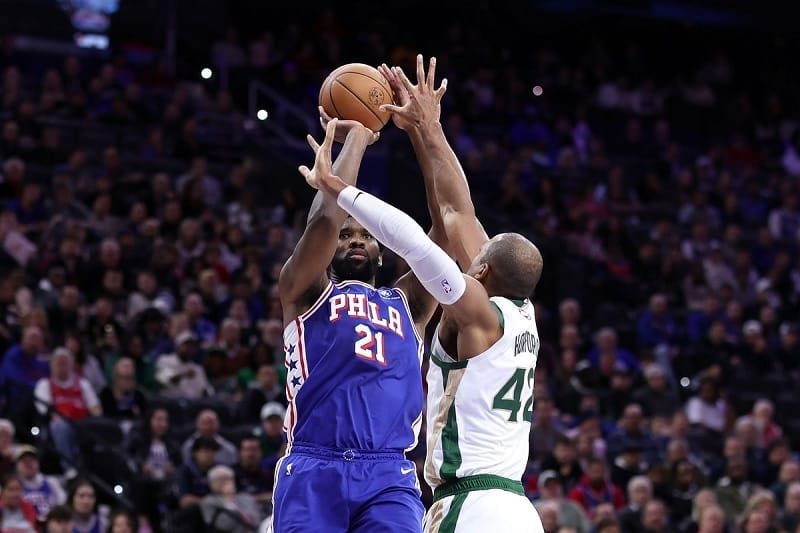 Embiid và đồng đội vừa nhận thất bại trước Celtics