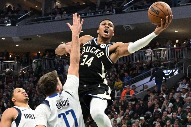 Giannis ghi 40 điểm giúp Bucks đánh bại Mavericks.