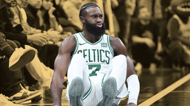 Jaylen Brown phàn nàn về mặt sân tại in-season tournament