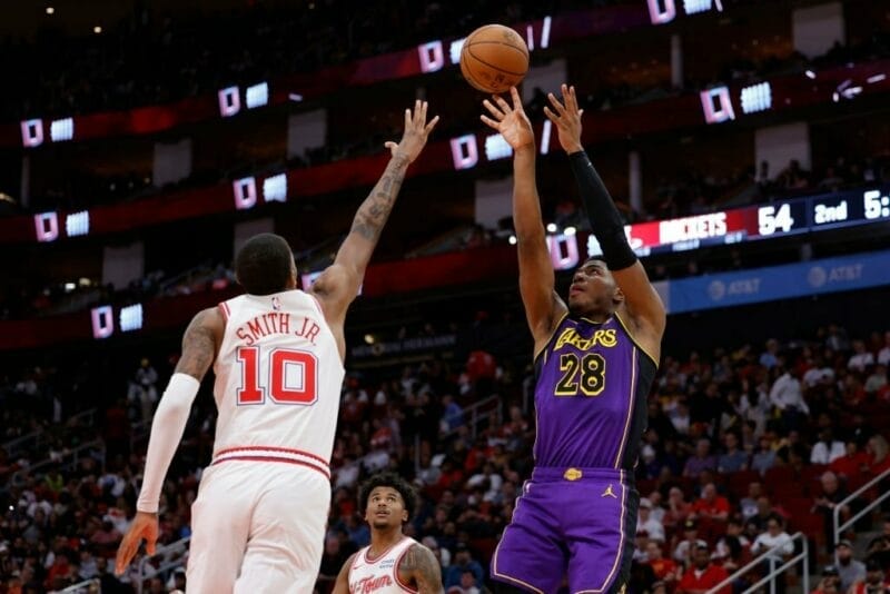 Rui là điểm sáng của Lakers