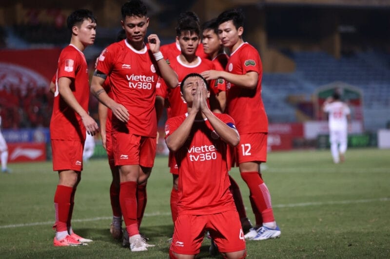 Bùi Tiến Dũng ghi bàn thắng cho Viettel trên chấm penalty (Ảnh: Vietnamnet)