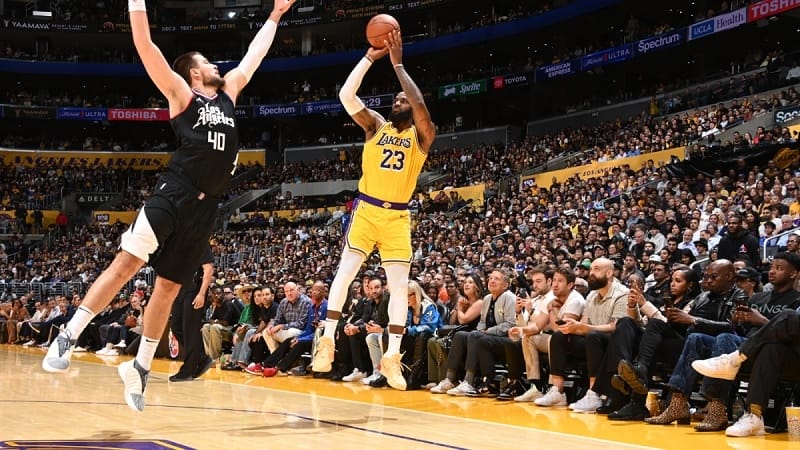 LeBron vừa có một màn trình diễn ấn tượng