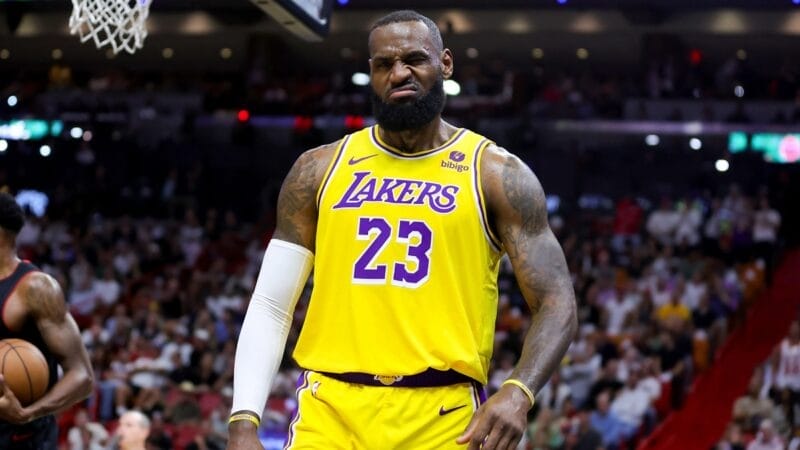 LeBron James trong màu áo Los Angeles Lakers