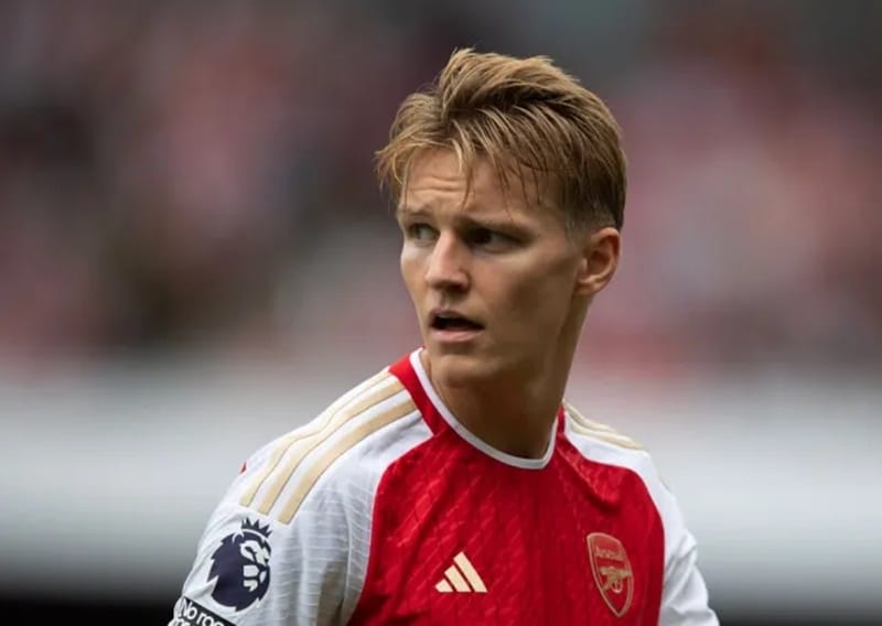 Odegaard bị chấn động trên sân tập.