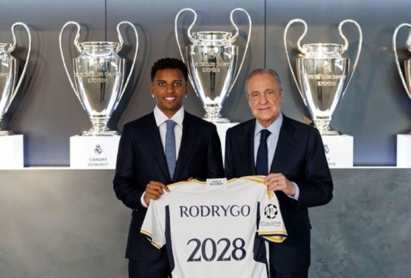 Real gia hạn hợp đồng với Rodrygo.