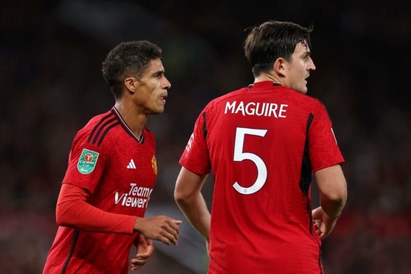 Harry Maguire và Raphael Varane sẽ phải cạnh tranh cho suất đá chính tại Man United.