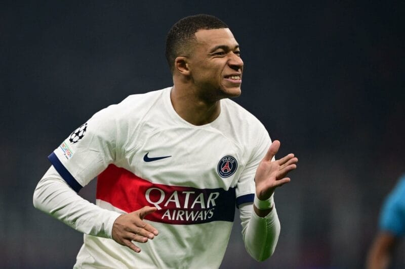 Cánh cửa tới Real Madrid vẫn chưa khép lại với Kylian Mbappe.