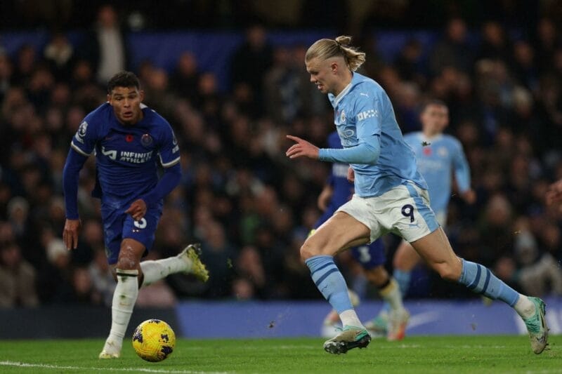 Dù Erling Haaland tỏa sáng với một cú đúp nhưng Man City vẫn để Chelsea cầm hòa đầy kịch tính.