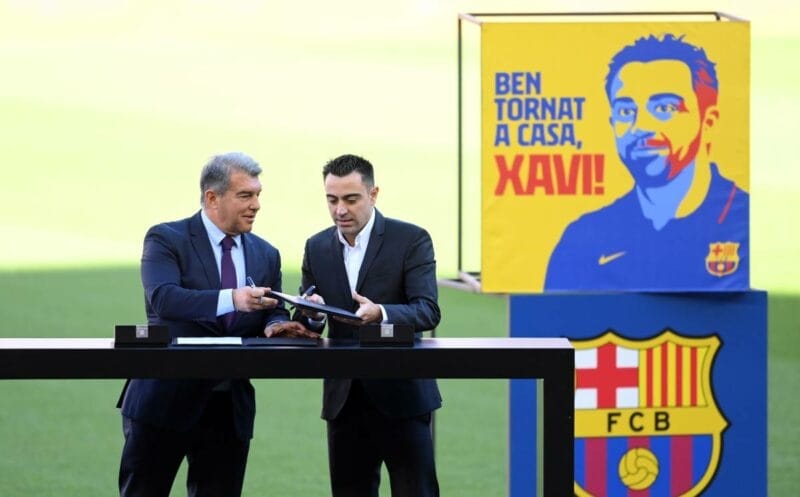 Xavi vừa được gia hạn