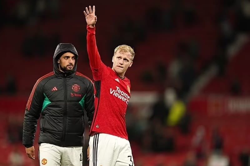 Van de Beek muốn rời Man Utd.