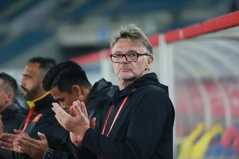 HLV Philippe Troussier mất đi không ít nhân tố đáng chú ý trước thềm Asian Cup (Ảnh: Getty).