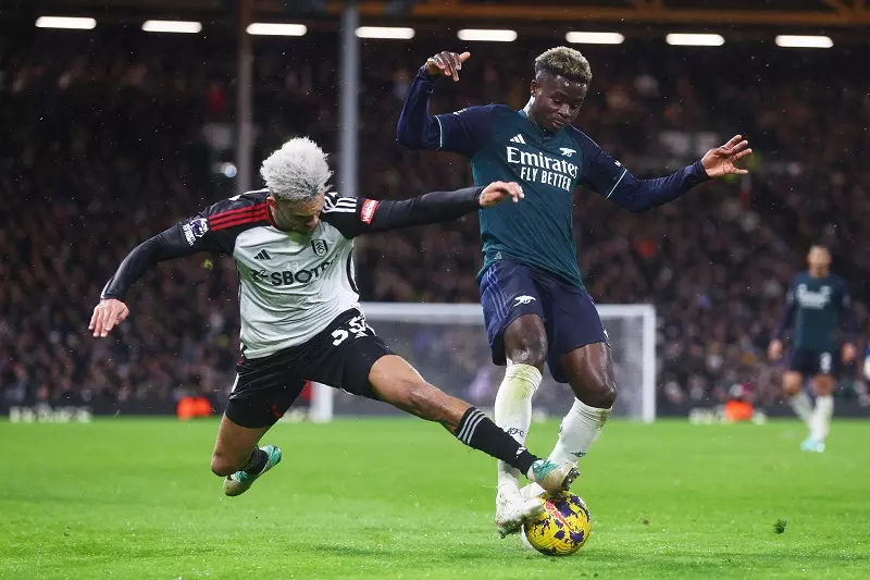 Arsenal gặp nhiều khó khăn trước hàng thủ chắc chắn của Fulham.