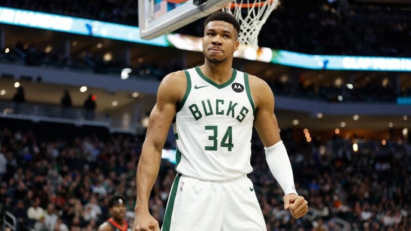 Giannis Antetokounmpo lên top 1 lịch sử Bucks ở cả ba chỉ số quan trọng nhất