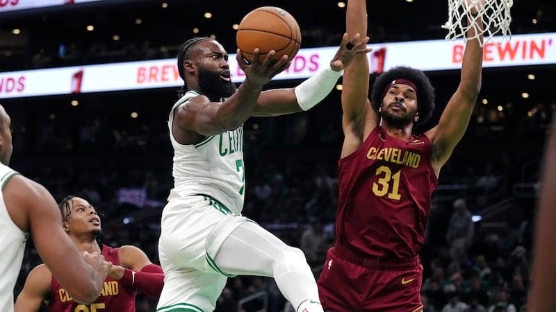 Celtics vất vả vượt qua Cavaliers