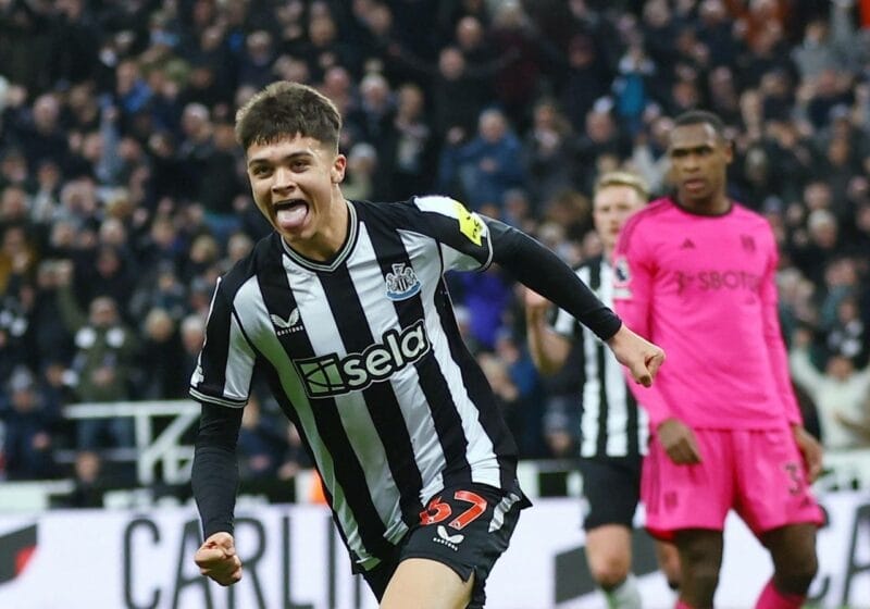 Tài năng trẻ Miley mở ra chiến thắng cho Newcastle