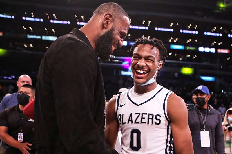 Người hâm mộ chờ đợi ngày cha con nhà James hội ngộ tại NBA