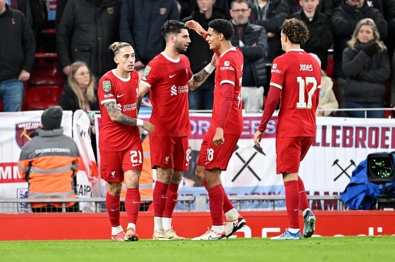 Liverpool áp đảo West Ham trong hiệp một.