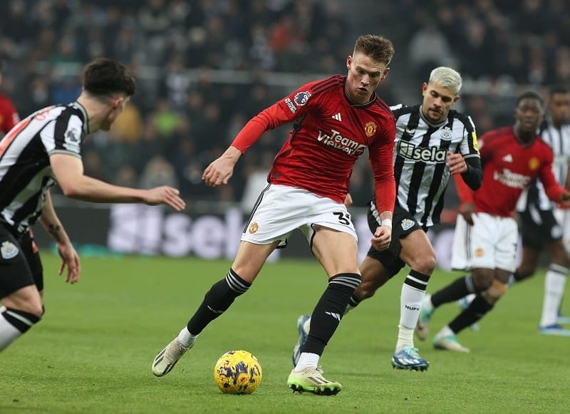 Nếu không ghi bàn, Scott McTominay gần như biến mất trên sân.