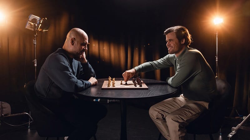 Pep và Carlsen đọ tài trên bàn cờ