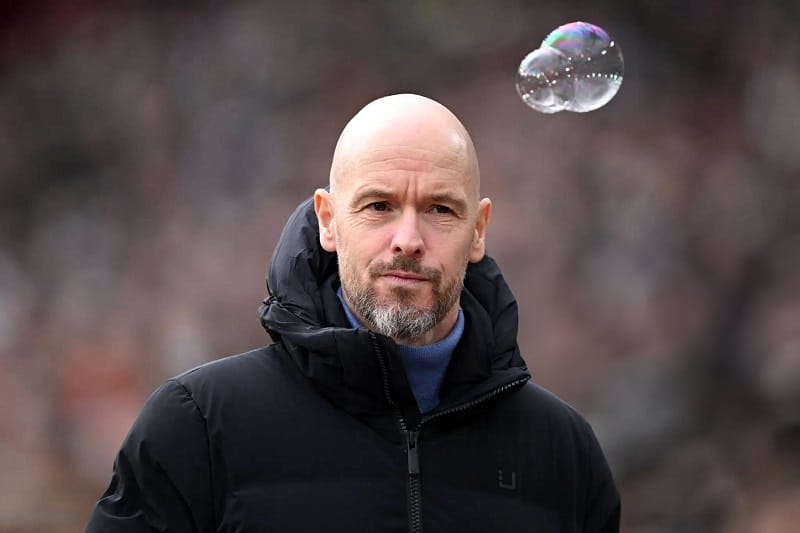 Erik ten Hag tin Man United sẽ cải thiện khi có lực lượng đầy đủ.