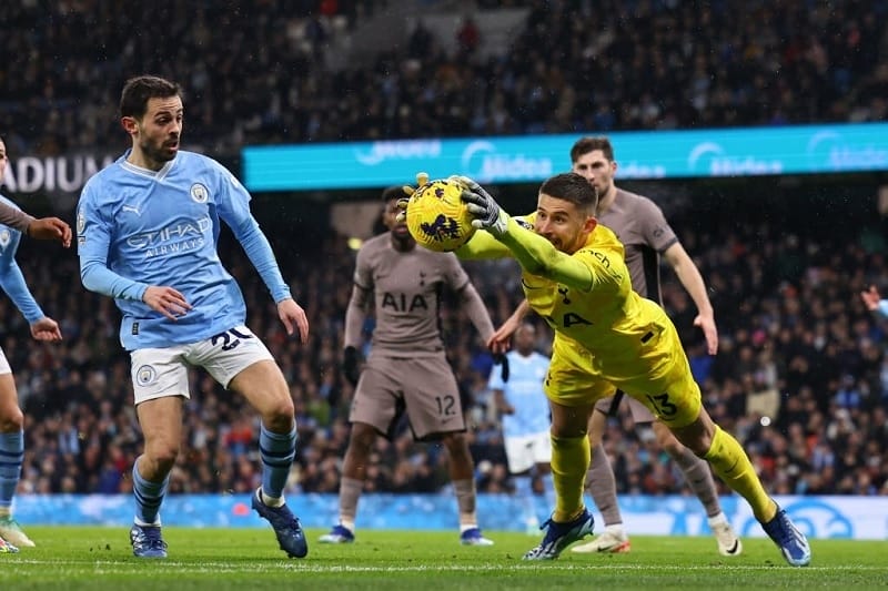 Man City vừa chia điểm với Tottenham