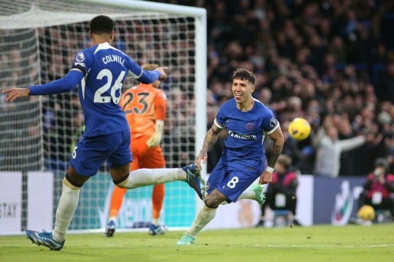 Enzo Fernandez lập cú đúp cho Chelsea