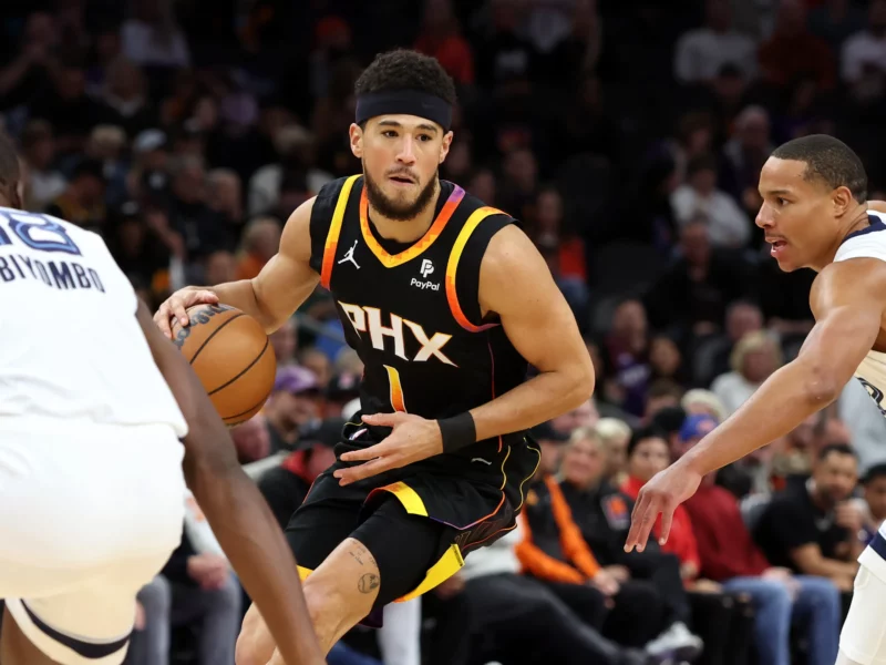 Devin Booker sẵn sảng ra sân trong trận gặp Lakers ở In-Season Tournament.