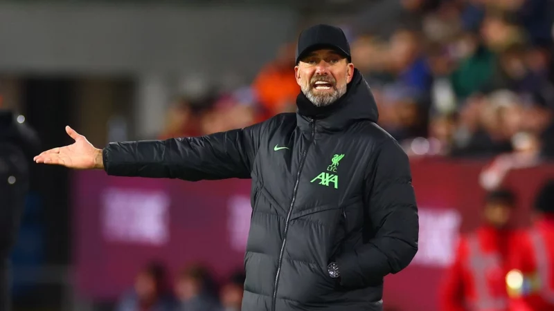 HLV Jurgen Klopp không hài lòng với quyết định của trọng tài