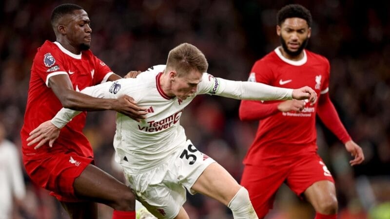 Scott McTominay làm đội trưởng M.U trước Liverpool