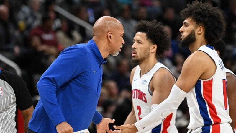 HLV Monty Williams vẫn lạc quan dù đội bóng thua tan nát