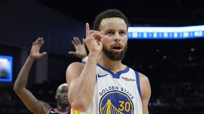 Stephen Curry chán nản ra mặt sau trận thua sít sao trước OKC Thunder