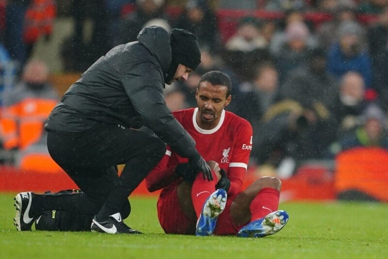 Joel Matip sẽ phải nghỉ thi đấu dài hạn vì chấn thương.