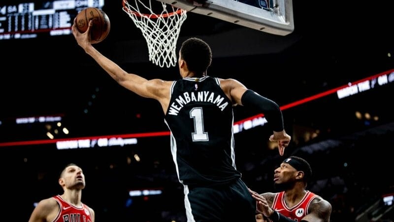 Victor Wembanyama đi vào lịch sử NBA trong ngày Spurs tiếp tục thua.