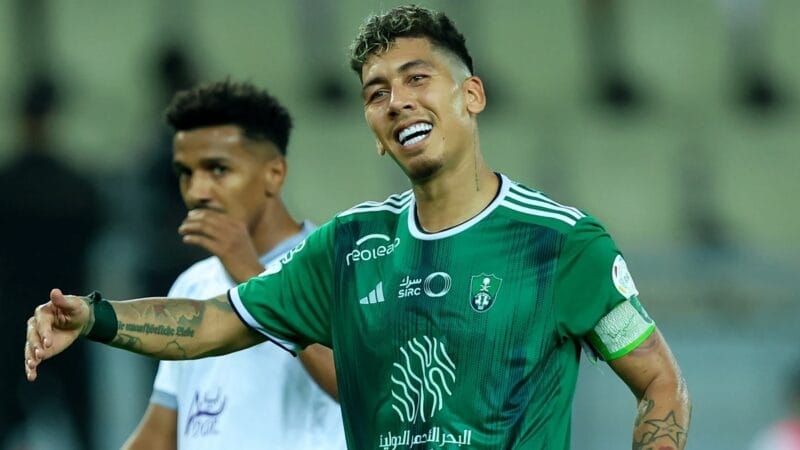 Firmino chán cảnh chơi bóng thiếu khán giả trên sân